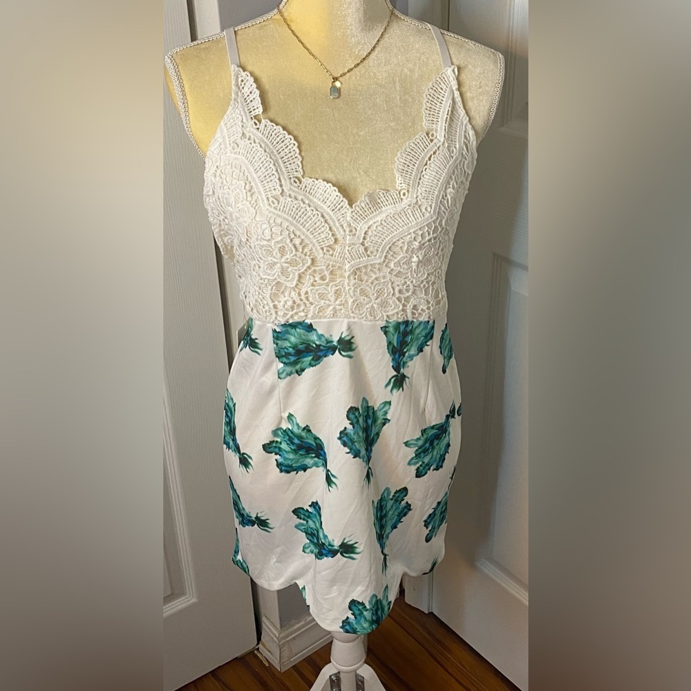 NWT Ethan & Cocoa Dress in White & Green Leaf Motif